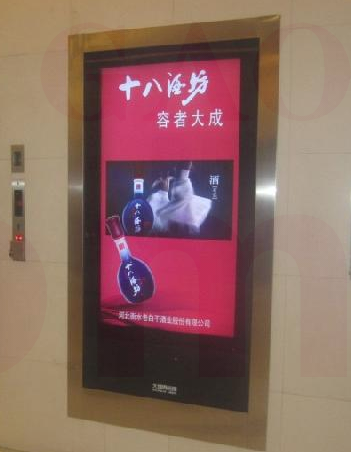電梯內廣告牌